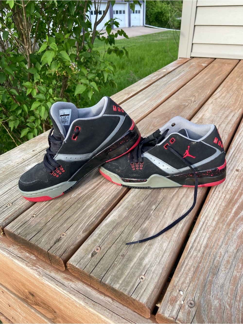 Jordan Low Top Sneakers in Black, Gray & Red - Size 6.5